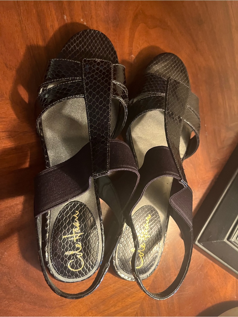 Cole Haan Black Snake Embossed Leather Air Bria T-Sling Sandals 7.5 NIB